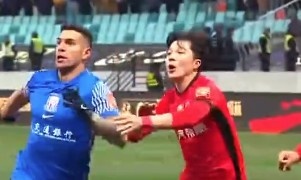  記者談海港后衛明天：從津門(mén)虎到海港環(huán)境變了，他需主動(dòng)去適應