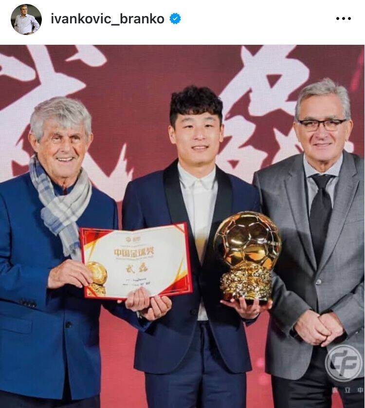  出席中國金球獎頒獎儀式，伊萬(wàn)曬與武磊、米盧同框照片