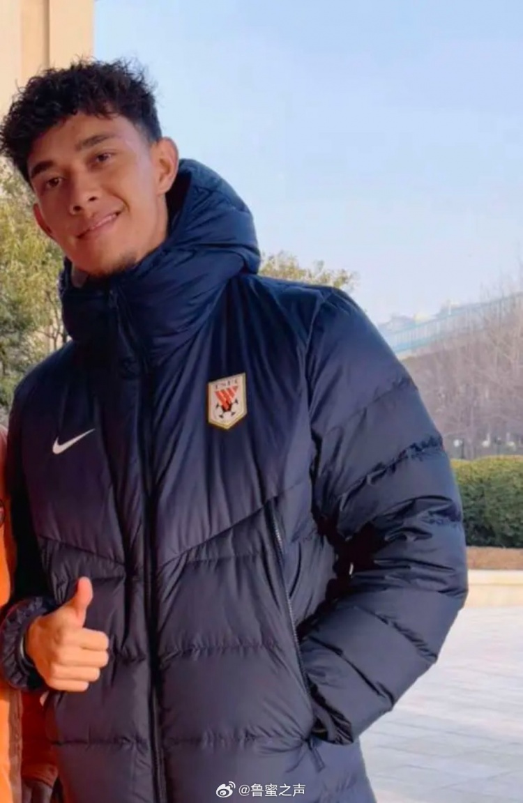  博主：泰山隊新援李小恒已抵達俱樂(lè )部，明天將隨隊登泰山祈福
