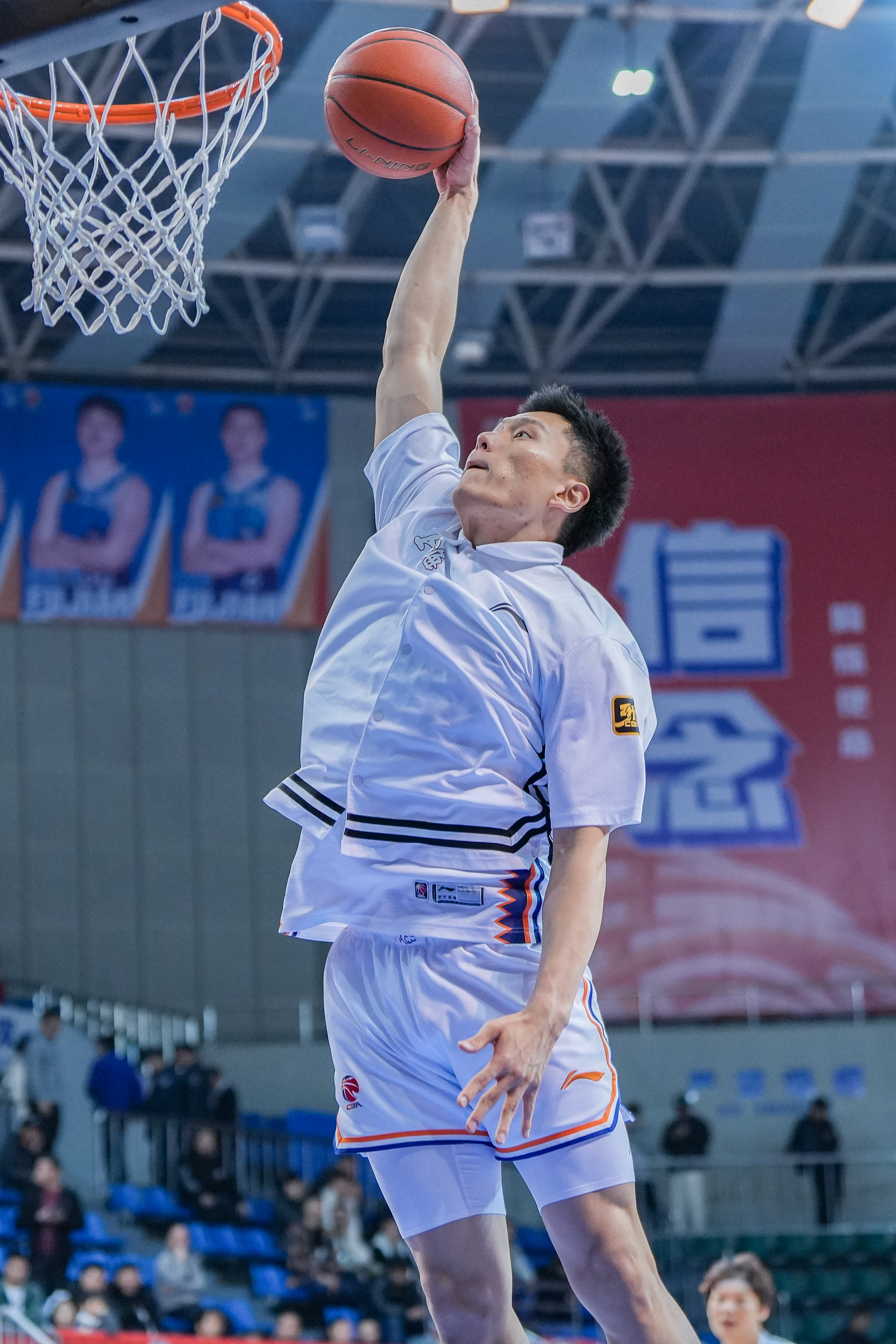  持續漲球！上海男籃“李花”組合—李弘權、李添榮