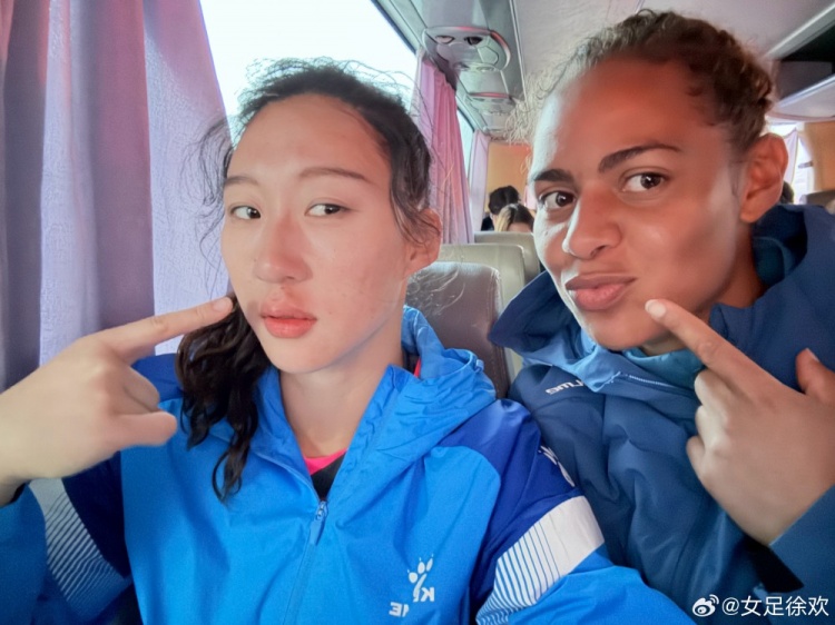  神勇！女足國門(mén)徐歡曬照，比賽中被球砸臉仍力保球門(mén)不失