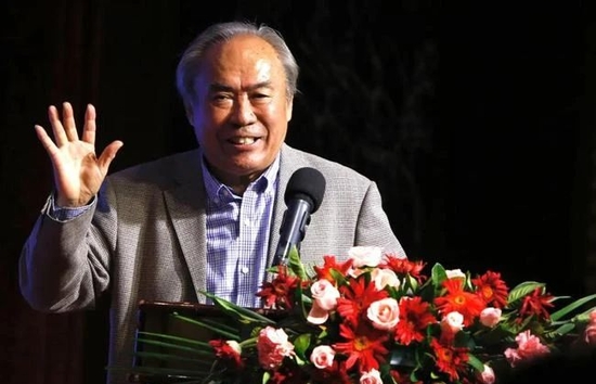  詹俊悼念嚴俊君：《足球》報伴隨著(zhù)我成長(cháng)，是我和父親共鳴的橋梁