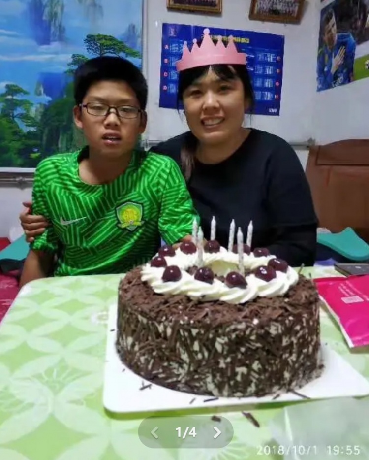  郭嘉璇母親曬照悼念兒子：璇兒生日快樂(lè )，希望天堂幸福