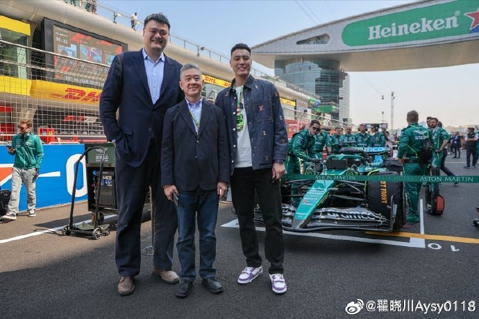  聯(lián)動(dòng)F1！翟曉川曬與姚明、阿隆索、范志毅、周冠宇等的合照