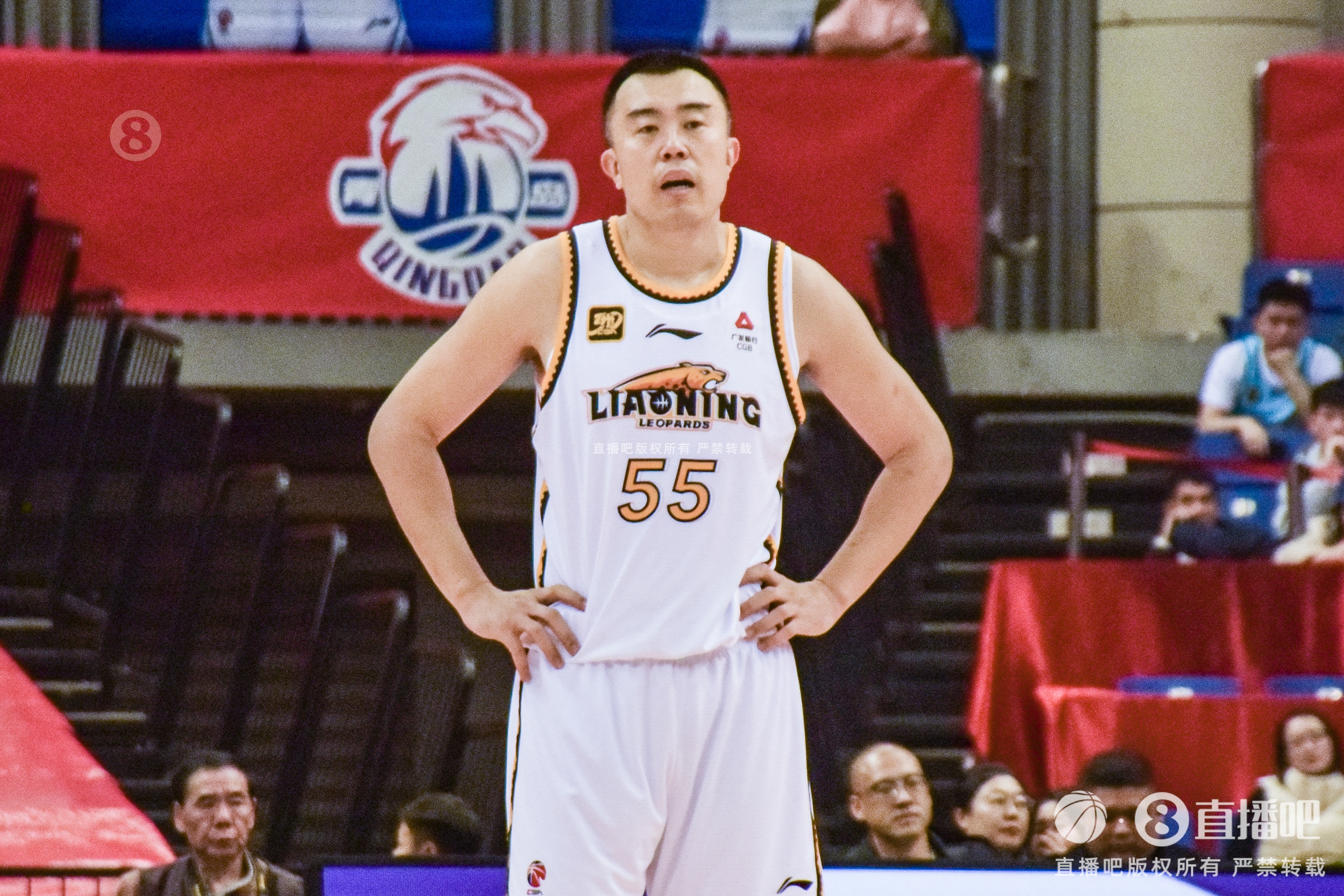  老將不容易！韓德君帶傷出戰半場(chǎng)6分鐘5犯 僅2板2助