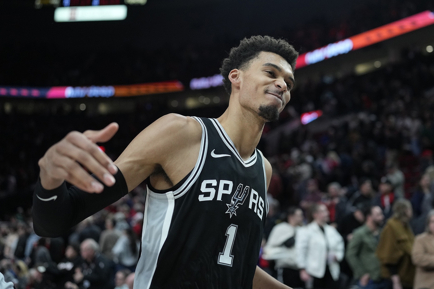  下一個(gè)NBA超級巨星？文班亞馬——身高&技術(shù)與人格魅力的完美結合