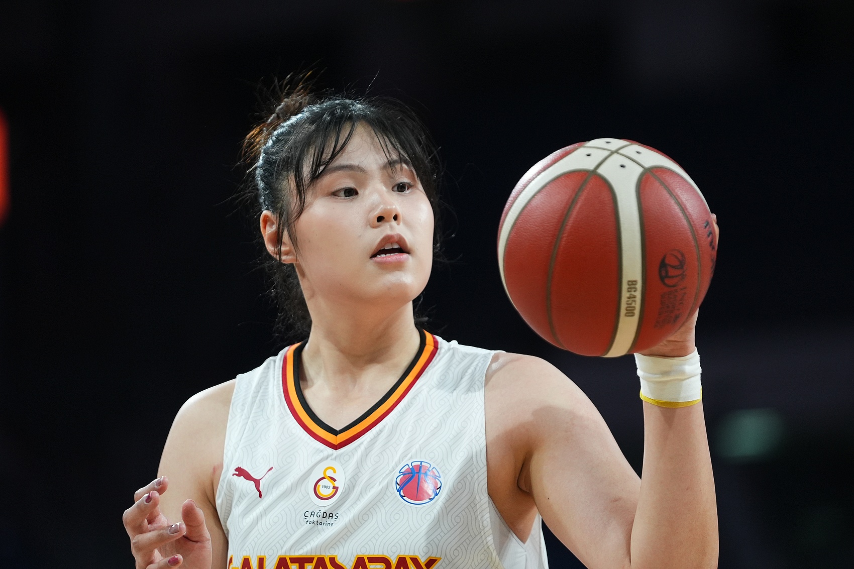  穩定高效！李月汝9中6得到18分10板1助2斷1帽 罰球6中6